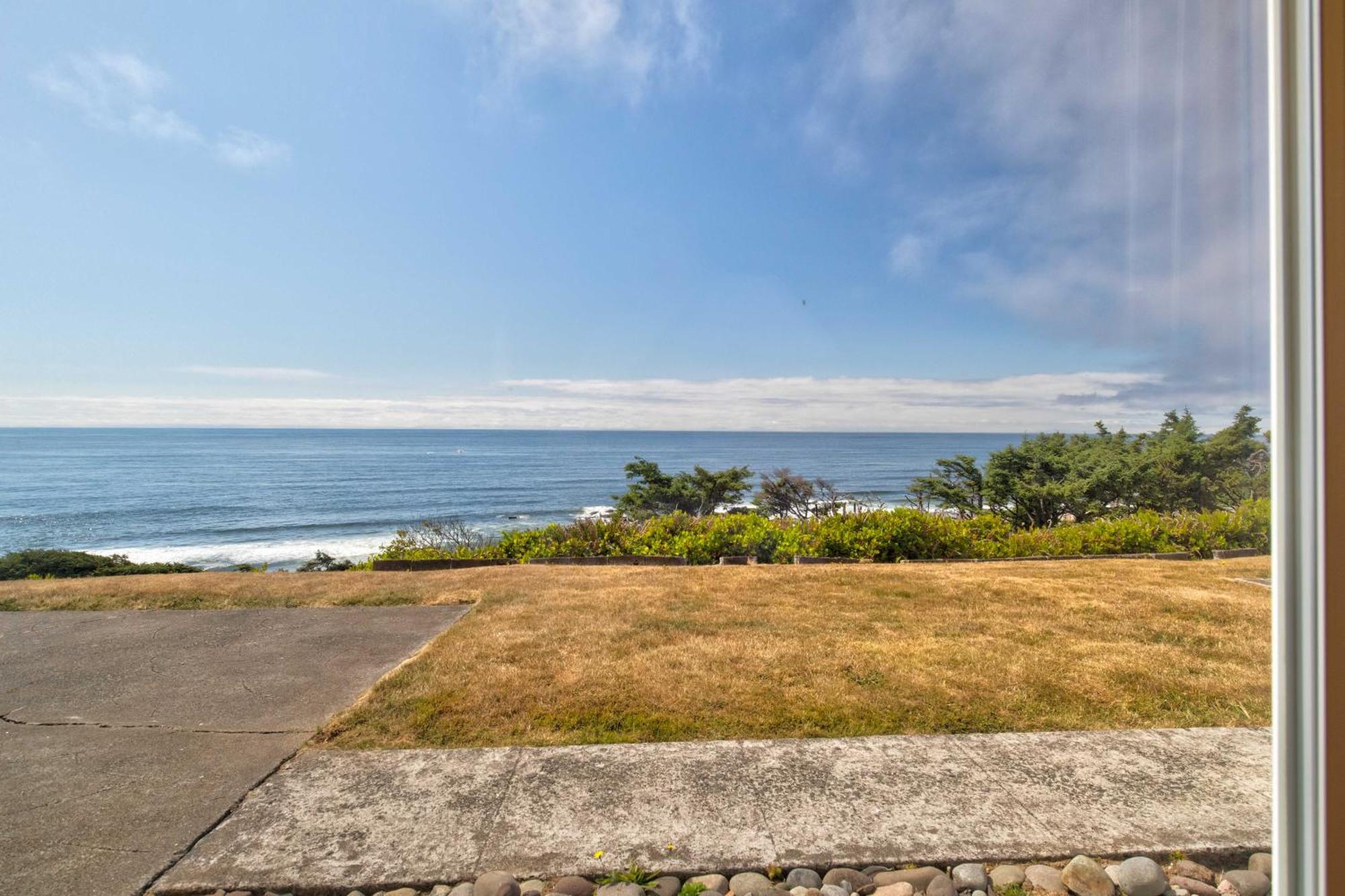 Ester Lee Oceanview Hotel